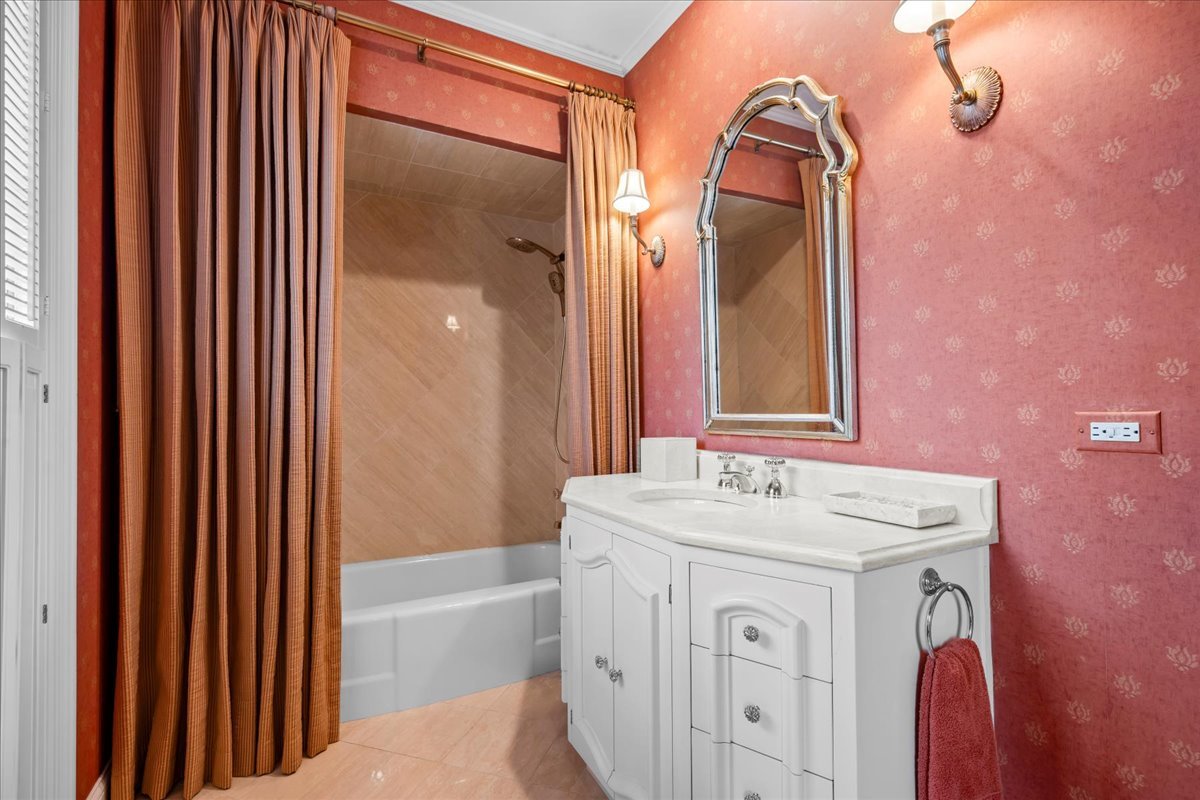 675 East Woodland Road Lake Forest, IL 60045 - Photo 23 of 46