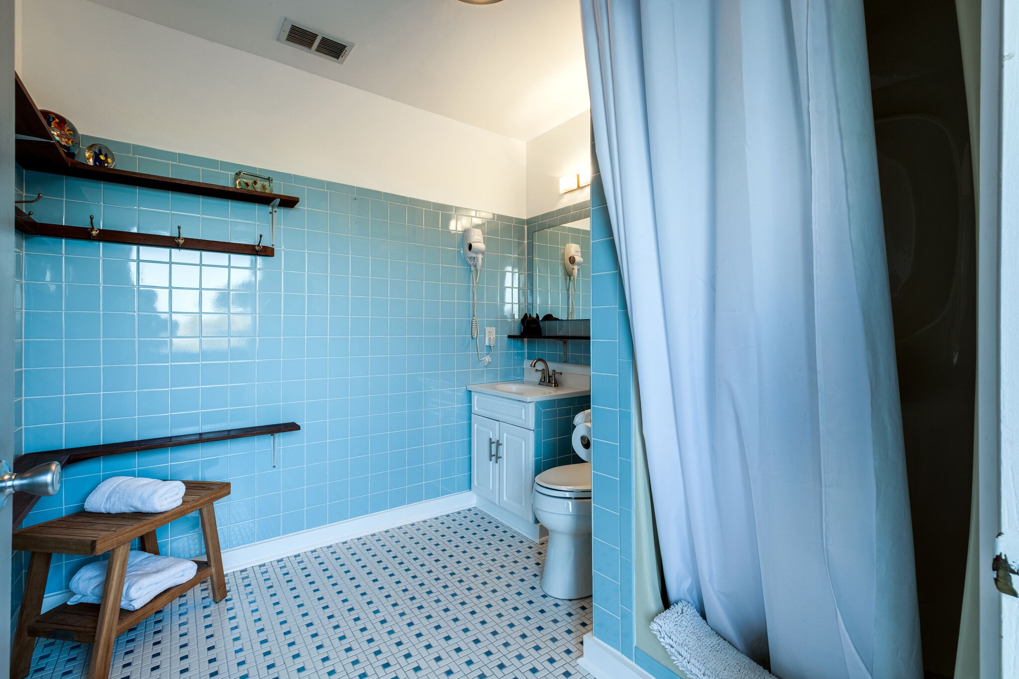 1338 Campbell Road Goodlettsville, TN 37072 - Photo 41 of 48 a bathroom with a sink a toilet a chair and a window
