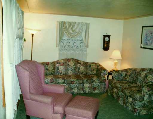 316 McGovern Road Houston, PA 15342 - Photo 5 of 5 Living Room.
