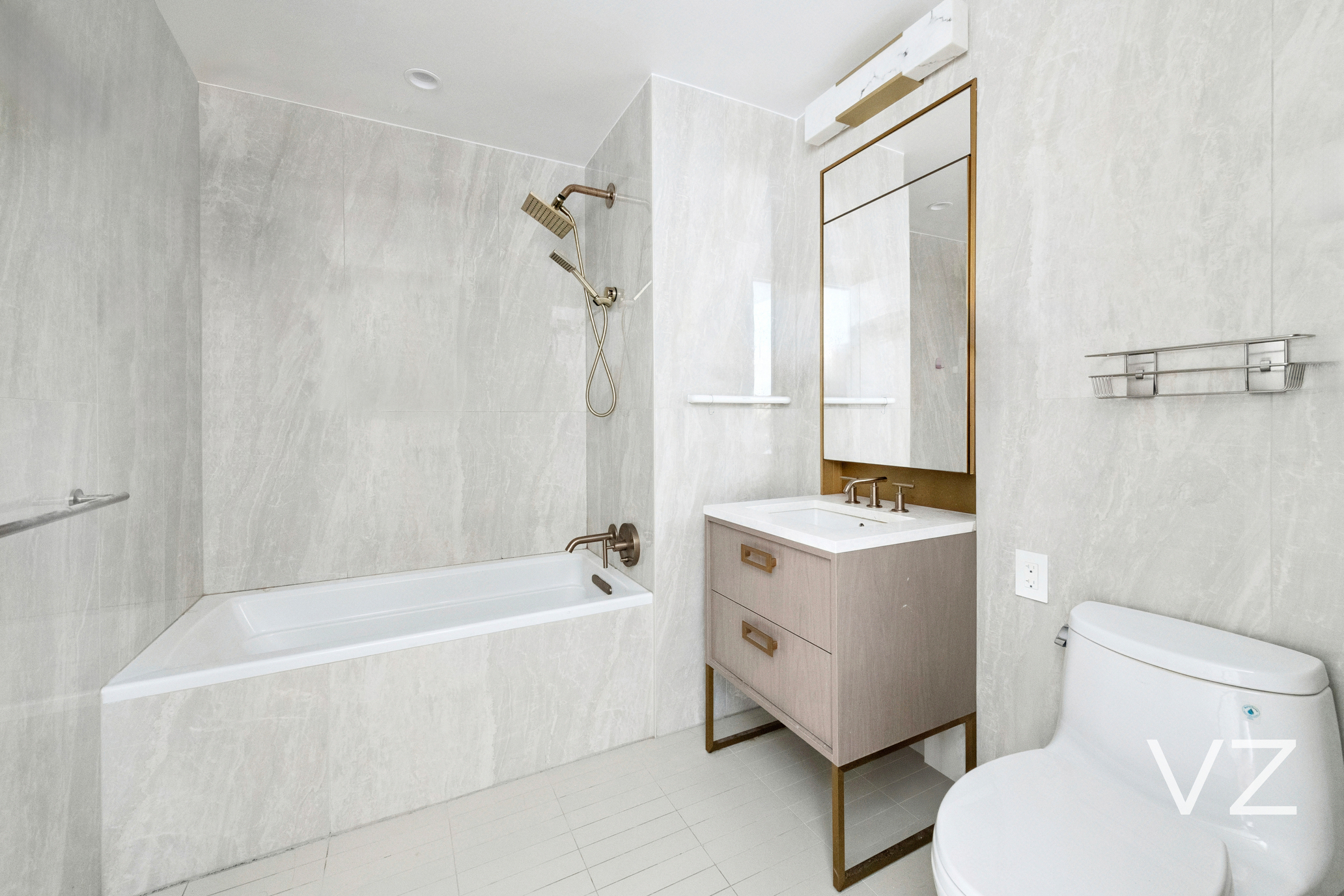 3 Court Square, Unit 5005 Queens, NY 11101 - Photo 8 of 8 a bathroom with a sink a toilet and a bathtub