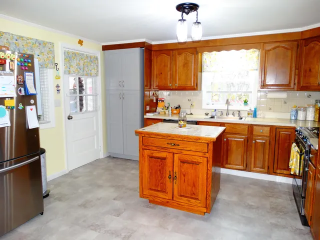 $575,000 | 27 General Pulaski Drive, Salem, NH 03079