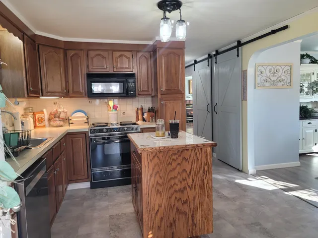 $565,000 | 27 General Pulaski Drive, Salem, NH 03079