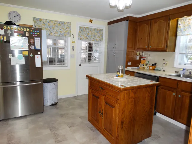 $575,000 | 27 General Pulaski Drive, Salem, NH 03079