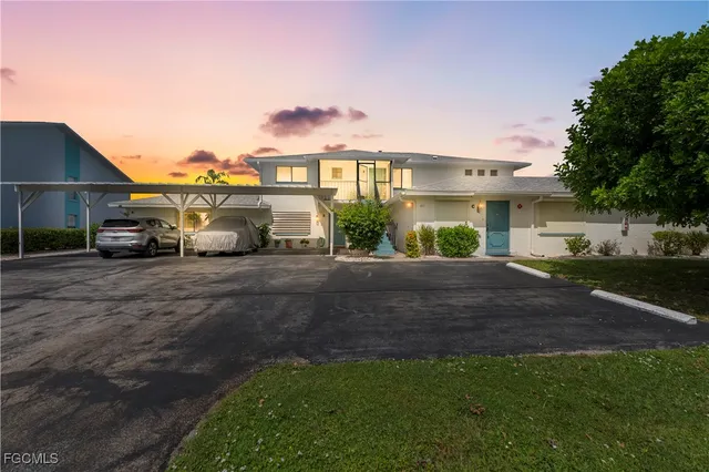 a view of house and outdoor space