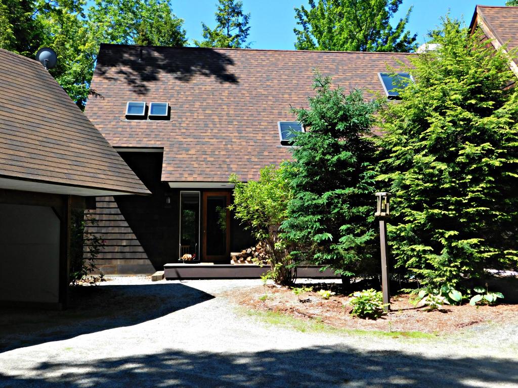 82 Pond View Road, Unit 82 Winhall, VT 05340 - Photo 1 of 12