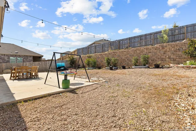 a view of an outdoor space