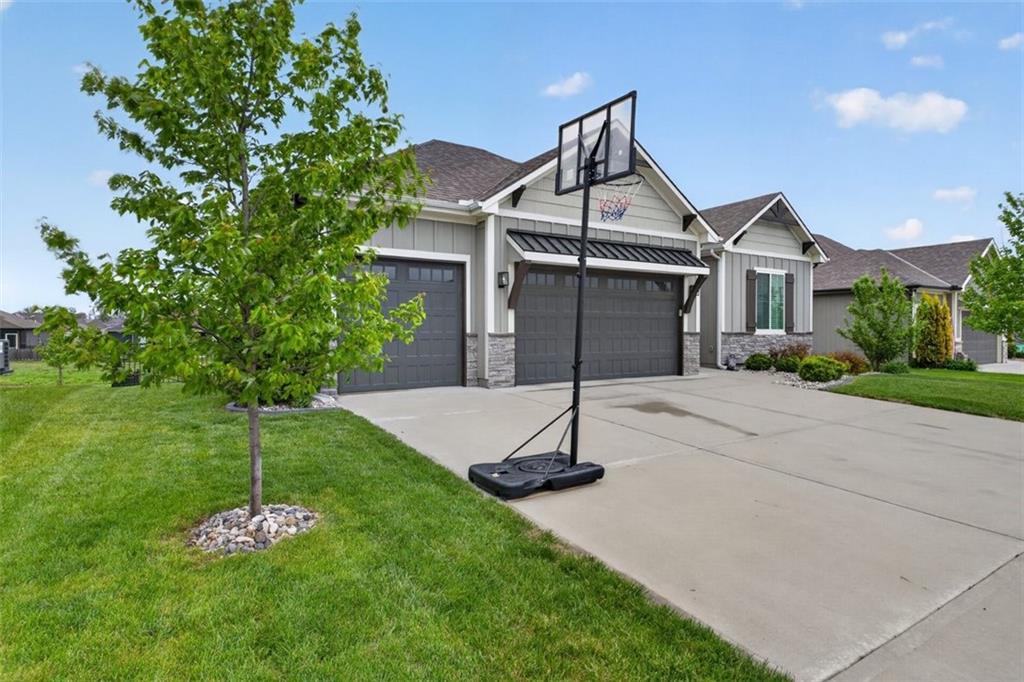 227 Southwest Eagles Ridge Drive Blue Springs, MO 64014 - Photo 2 of 50