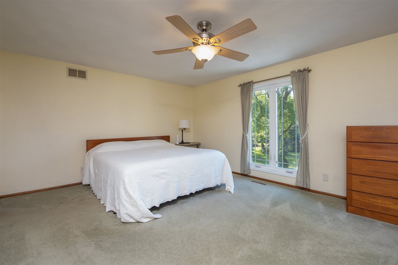 7627 East Rockton Road Roscoe, IL 61073 - Photo 16 of 39 Gallery Image 16