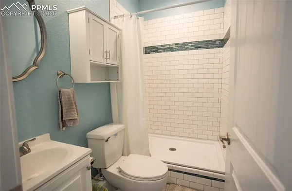 a bathroom with a toilet and a shower
