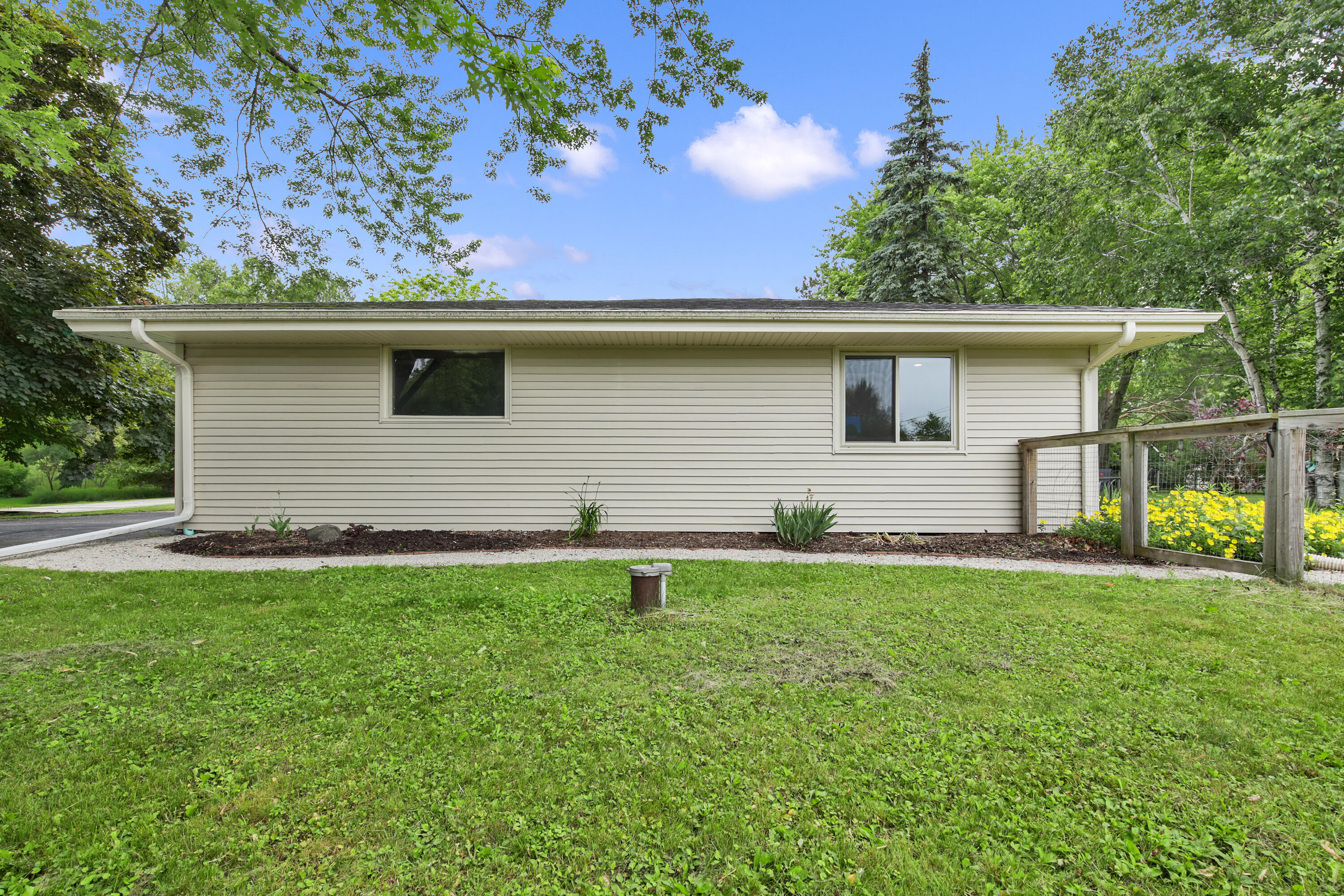 2614 West Chestnut Road Mequon, WI 53092 - Photo 24 of 25 Side Exterior