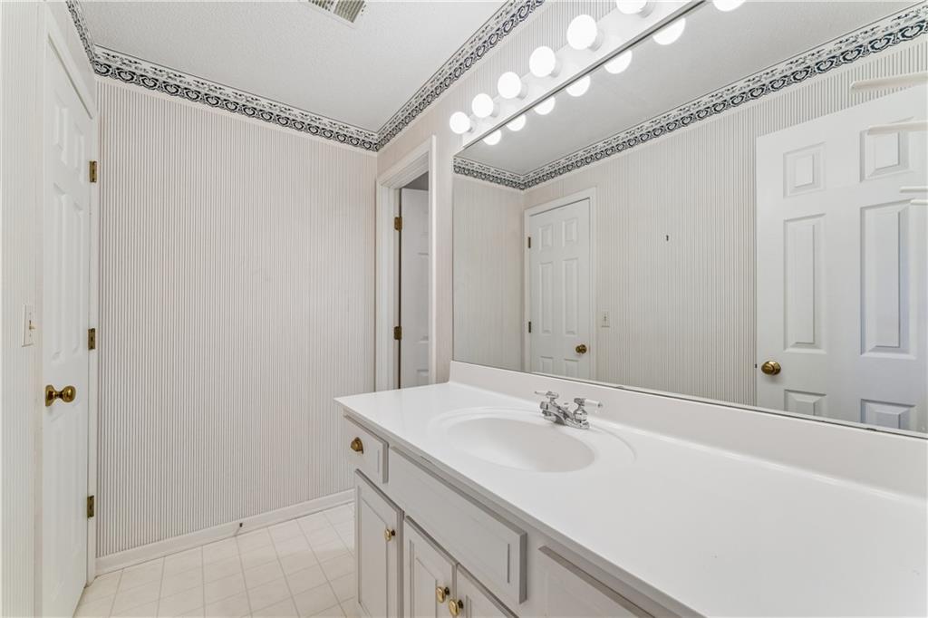 14936 Rhodes Circle Lenexa, KS 66215 - Photo 39 of 87
