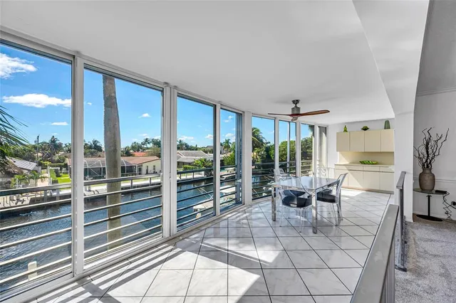 a view of a entryway with furniture