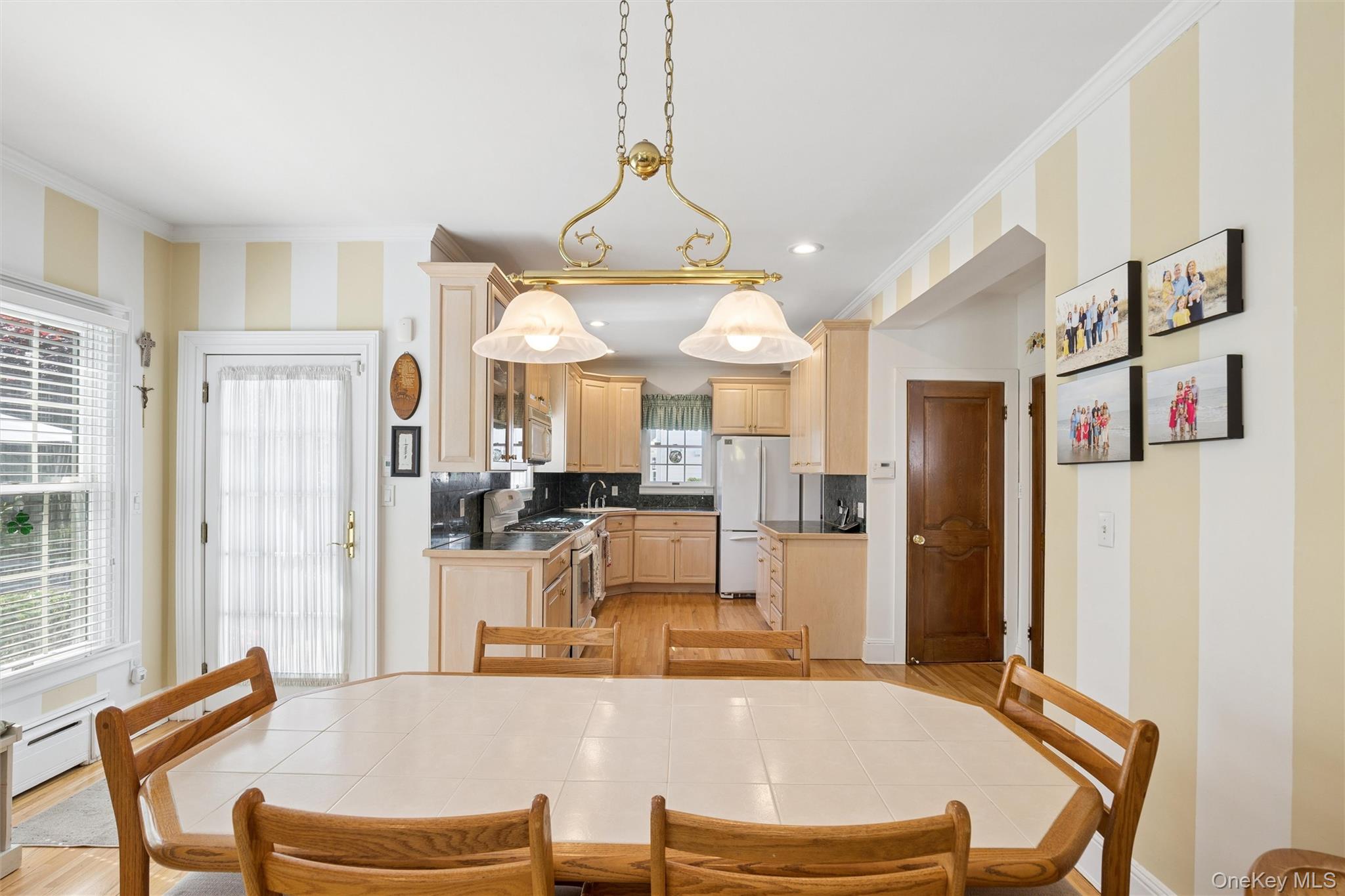 153 Roxbury Road Garden City, NY 11530 - Photo 14 of 42