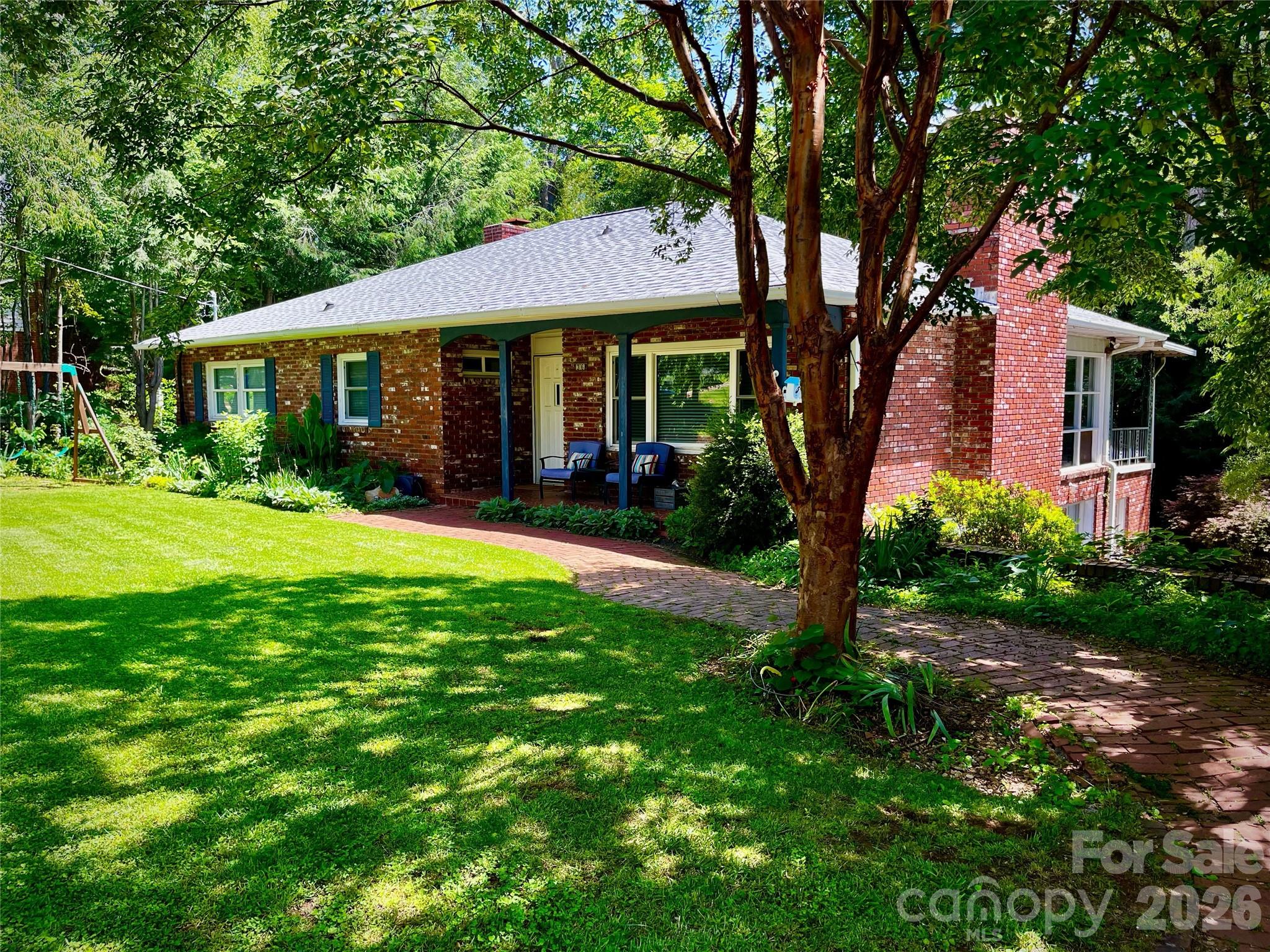 36 Clarendon Road Asheville, NC 28806 - Photo 1 of 48
