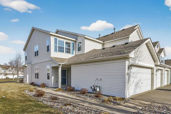$230,000 | 609 Providence Drive, Shakopee, MN 55379