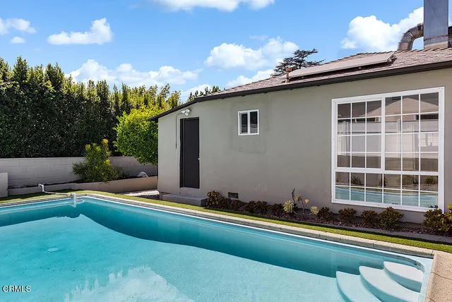 a front view of house with yard