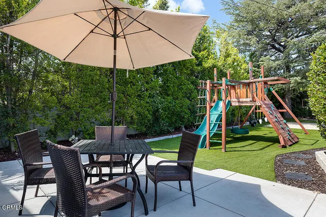 a view of an outdoor sitting area with furniture and backyard