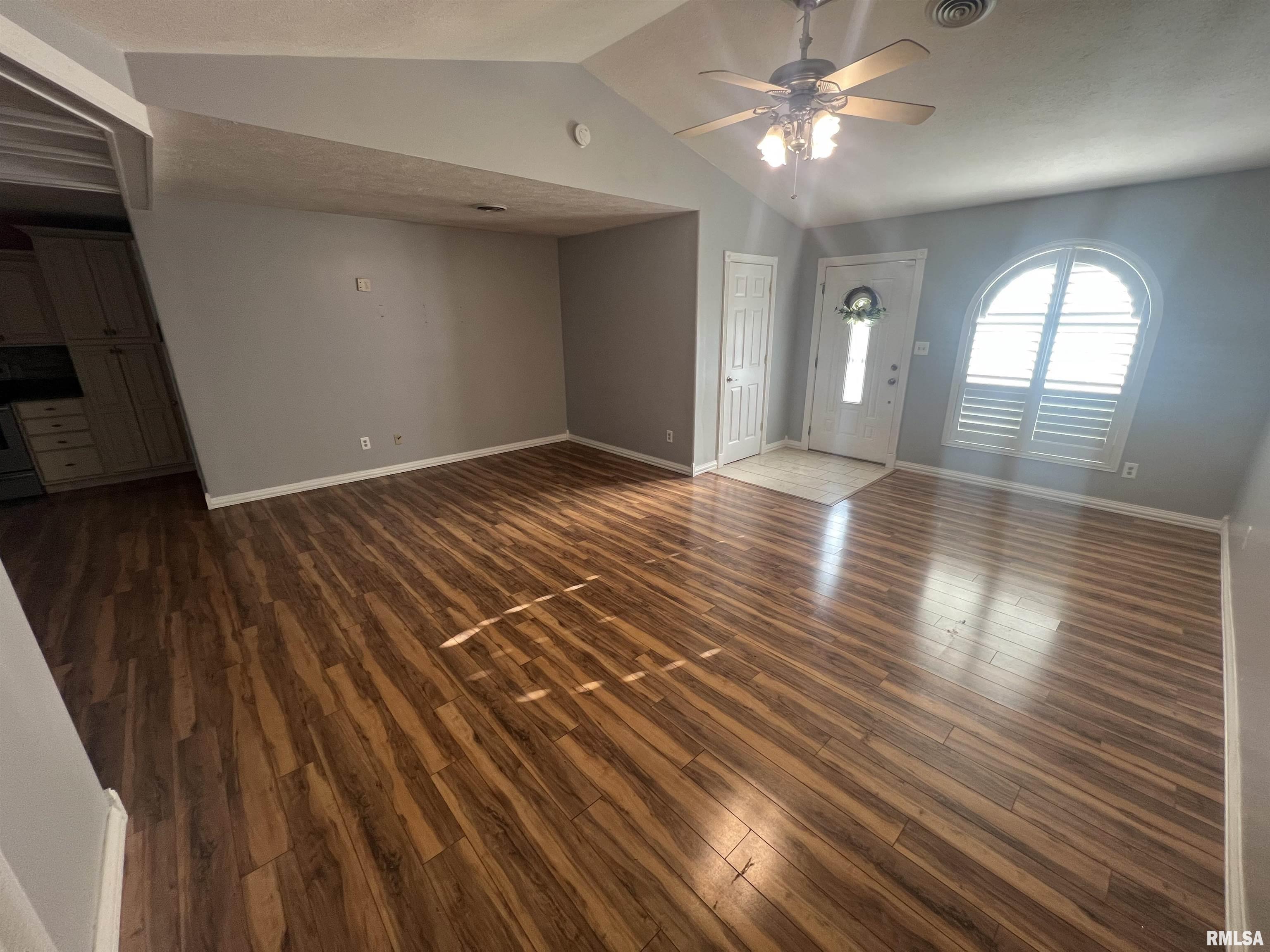 3128 Weaver Road Herrin, IL 62948 - Photo 3 of 15 Gallery Image 3
