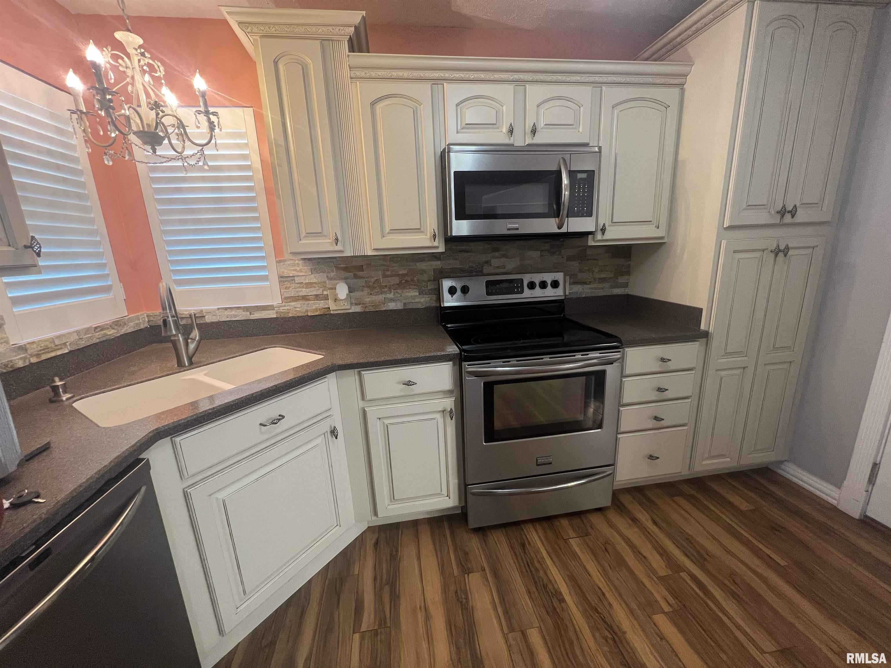 3128 Weaver Road Herrin, IL 62948 - Photo 4 of 15 Gallery Image 4