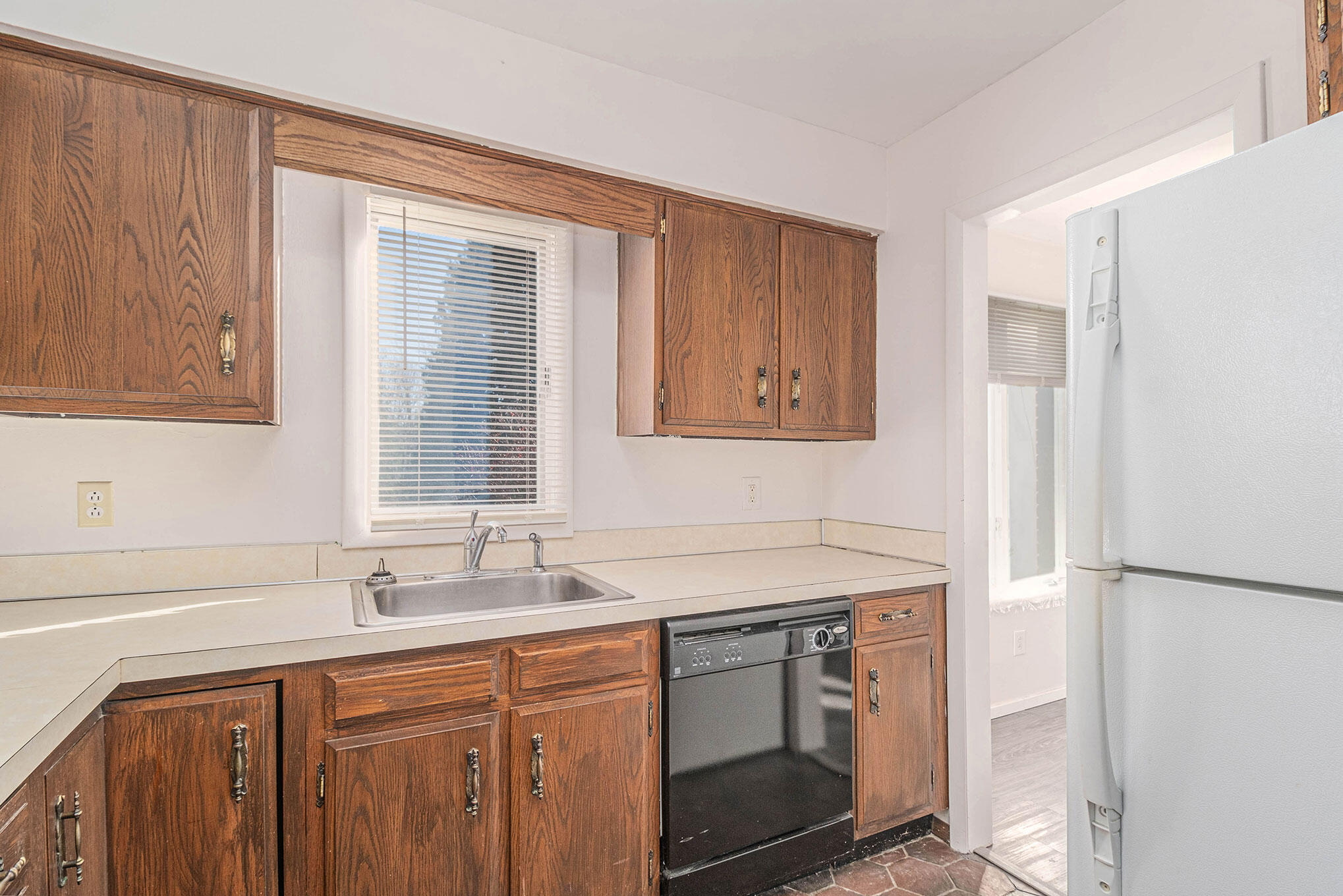 6081 Torrington Road Kalamazoo, MI 49009 - Photo 5 of 42 #6079