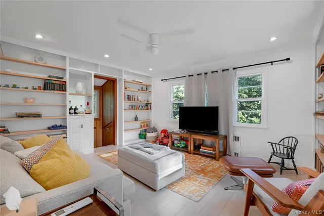 a view of an outdoor space