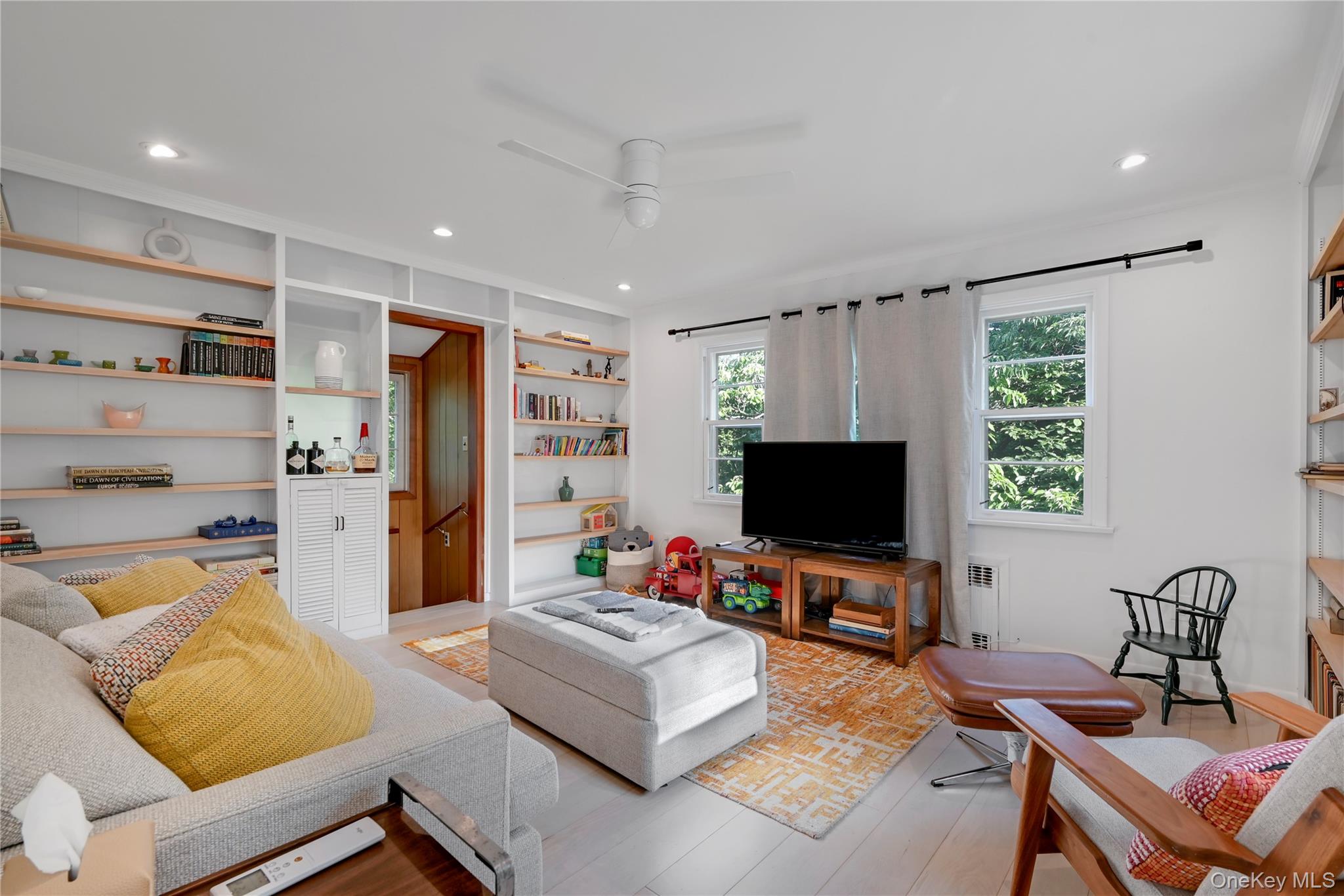 47 Mountainview Drive Tomkins Cove, NY 10986 - Photo 17 of 39 a living room with furniture and a flat screen tv