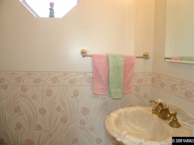 127 Smithridge Reno, NV 89502 - Photo 4 of 9 Photo 4