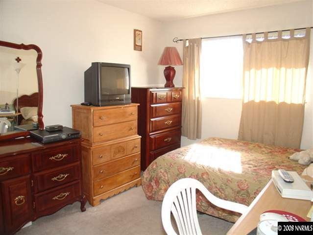 127 Smithridge Reno, NV 89502 - Photo 6 of 9 Photo 6