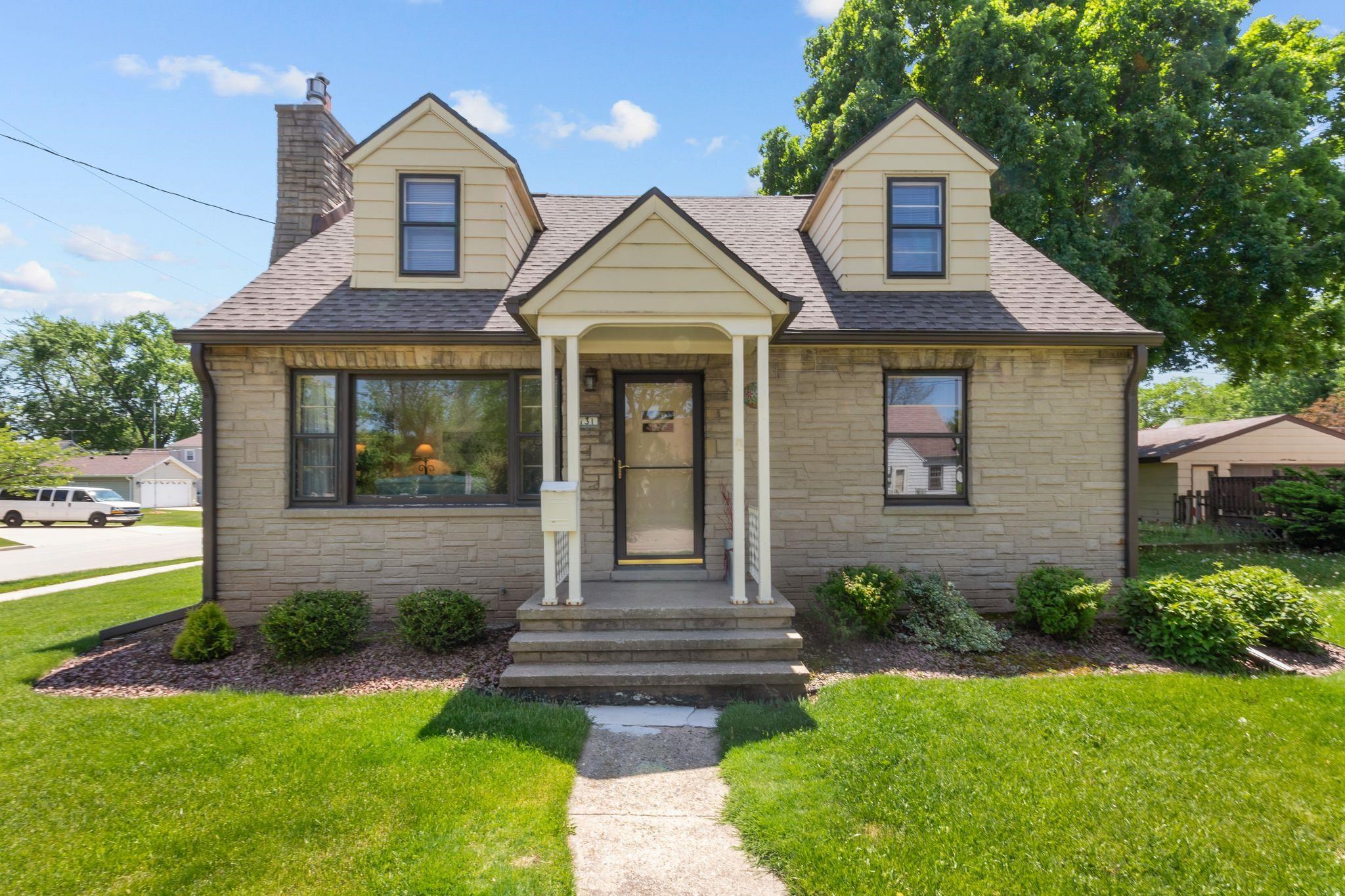 731 East Fremont Street Appleton, WI 54915 - Photo 1 of 54