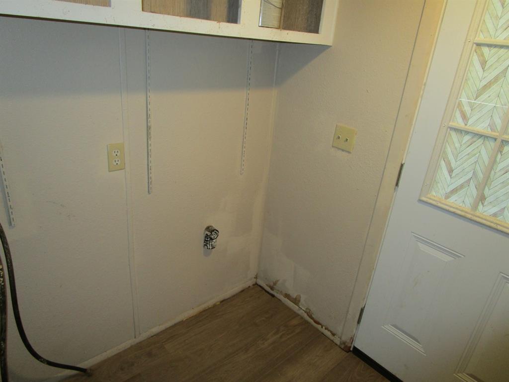 800 Bluff Street Sweetwater, TX 79556 - Photo 16 of 19 a view of small space with racks on the wall