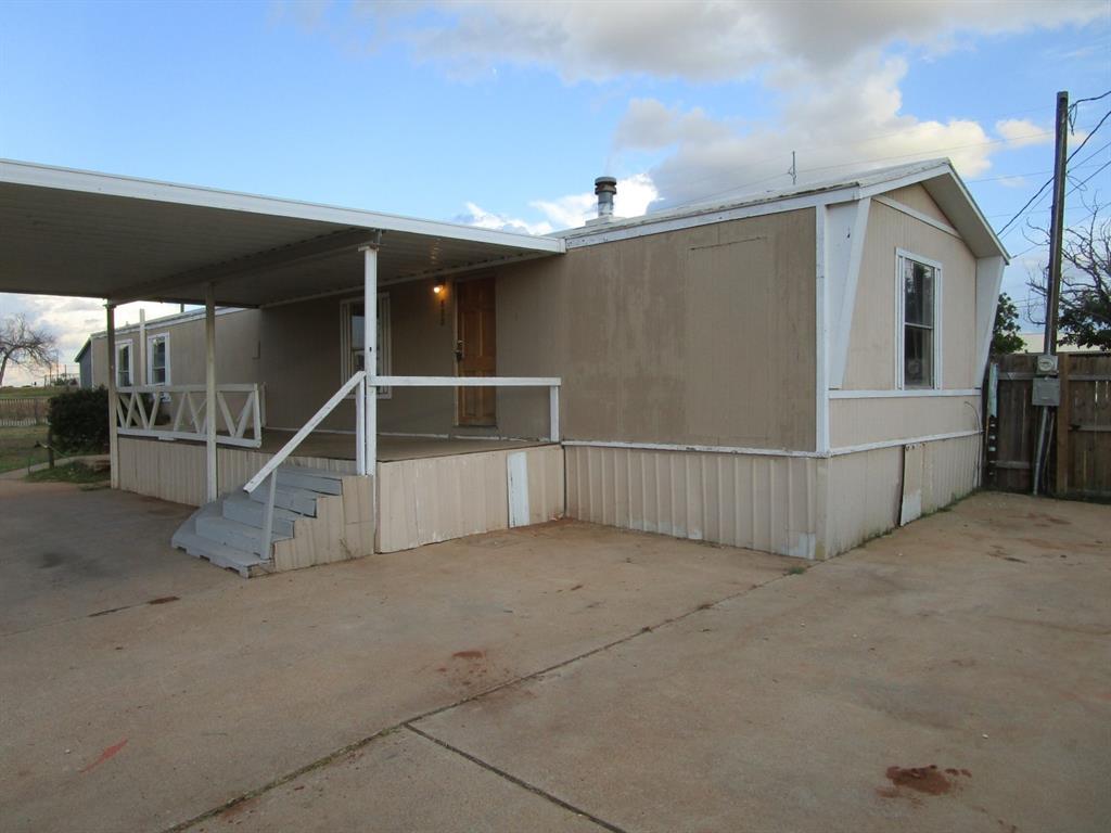 800 Bluff Street Sweetwater, TX 79556 - Photo 4 of 19 a view of entryway