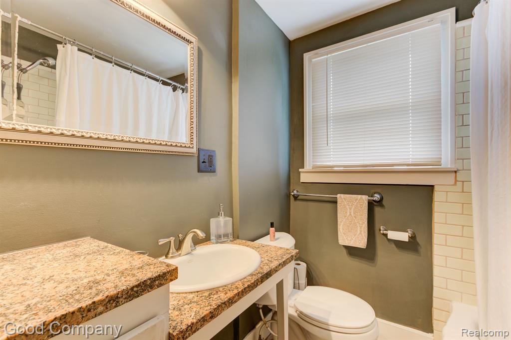 920 East Lincoln Avenue Royal Oak, MI 48067 - Photo 10 of 35