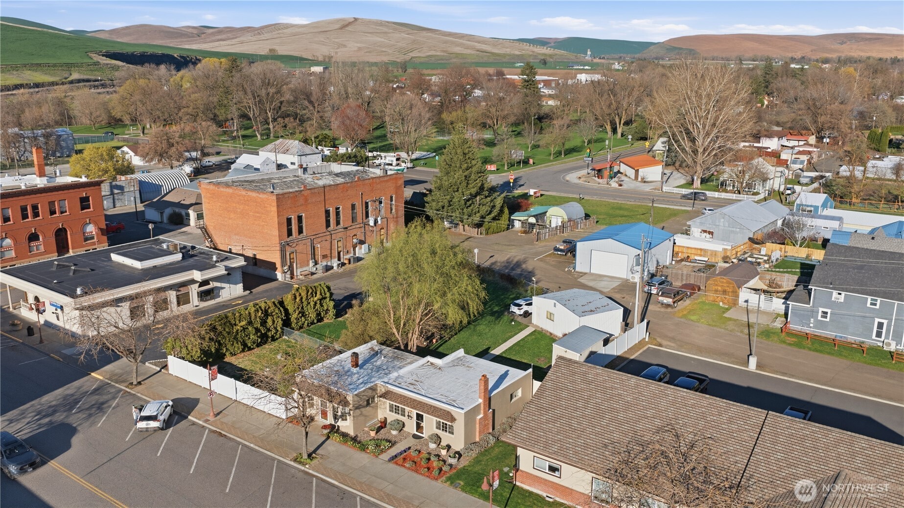 231 Main Street Waitsburg, WA 99361 - Photo 31 of 35 an aerial view of multiple house with yard
