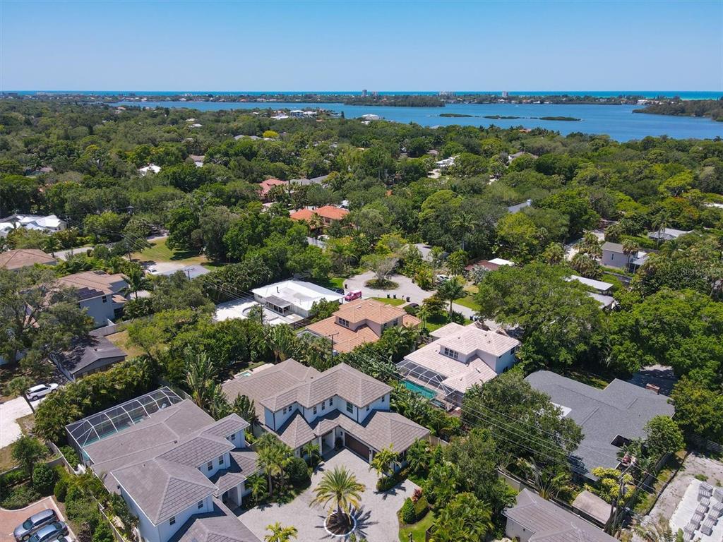 1614 Bay Road Sarasota, FL 34231 - Photo 4 of 51 Gallery Image 4