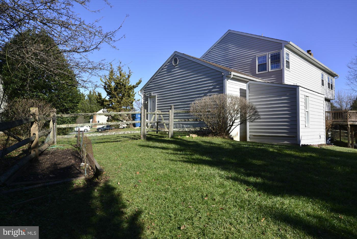 12711 Roark Court Reston, VA 20191 - Photo 28 of 30 Backyard