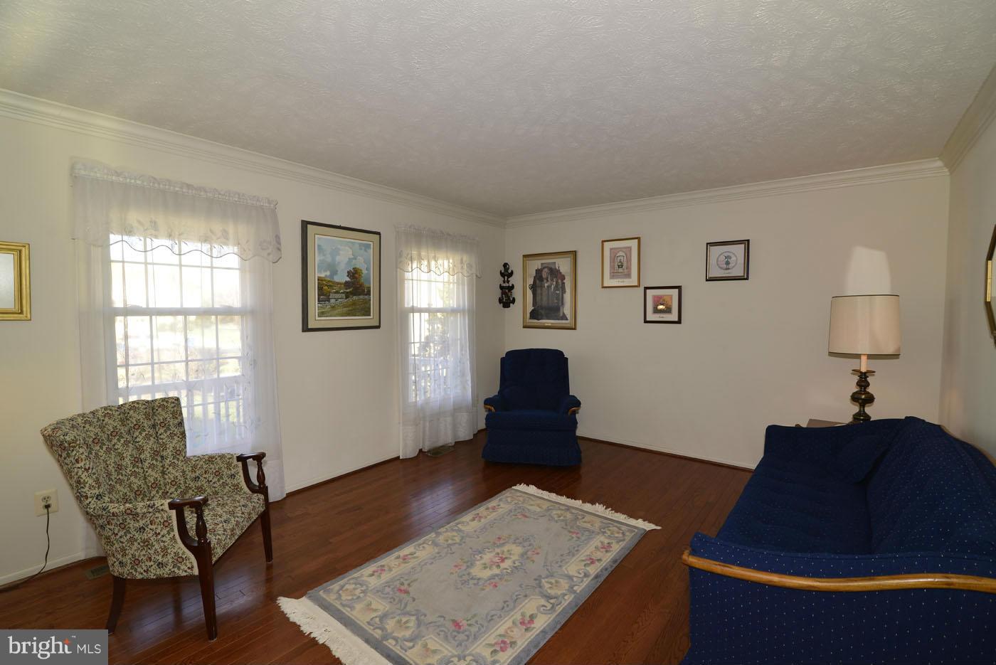 12711 Roark Court Reston, VA 20191 - Photo 5 of 30 Living Room