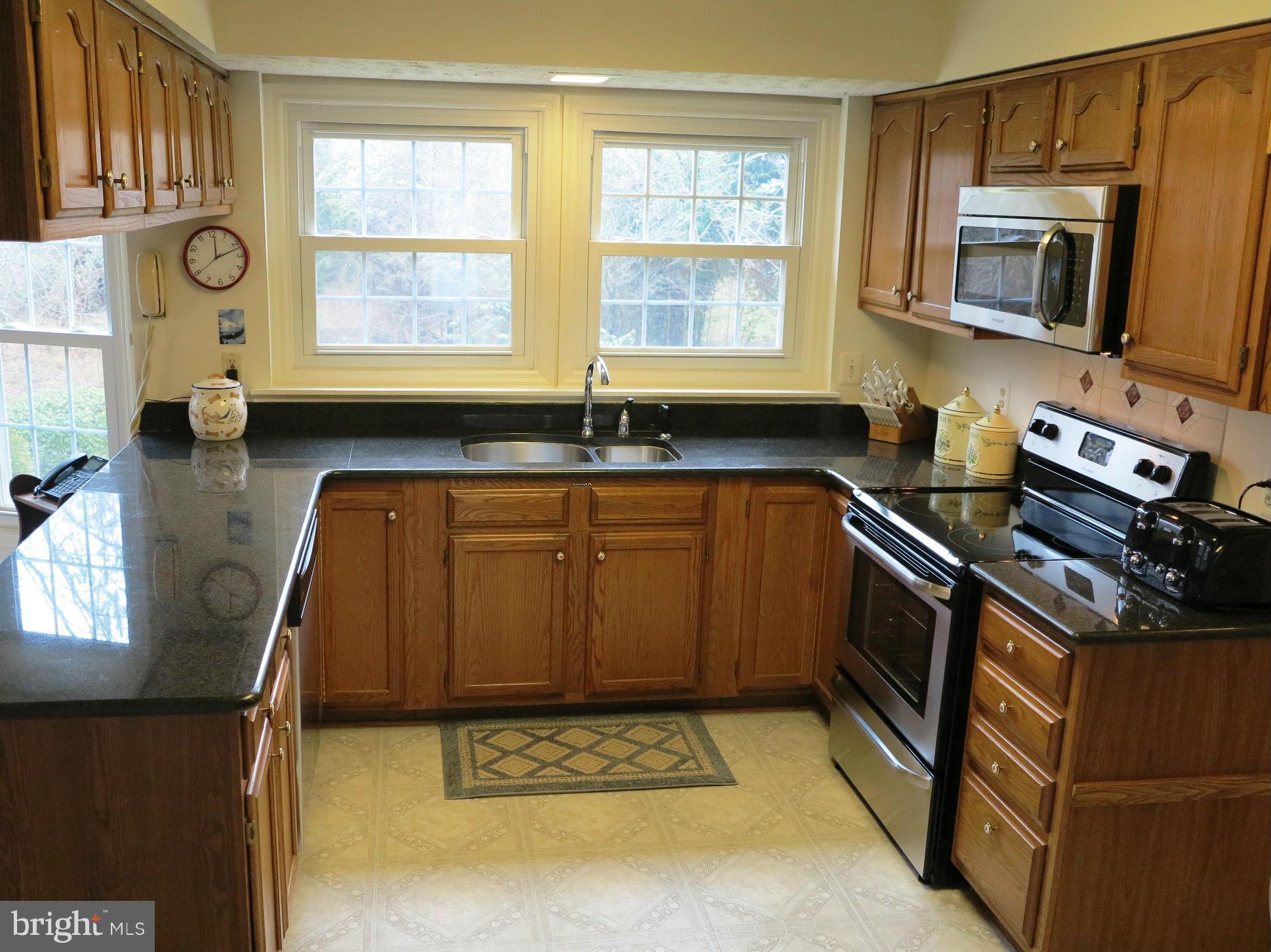 12711 Roark Court Reston, VA 20191 - Photo 7 of 30 Kitchen