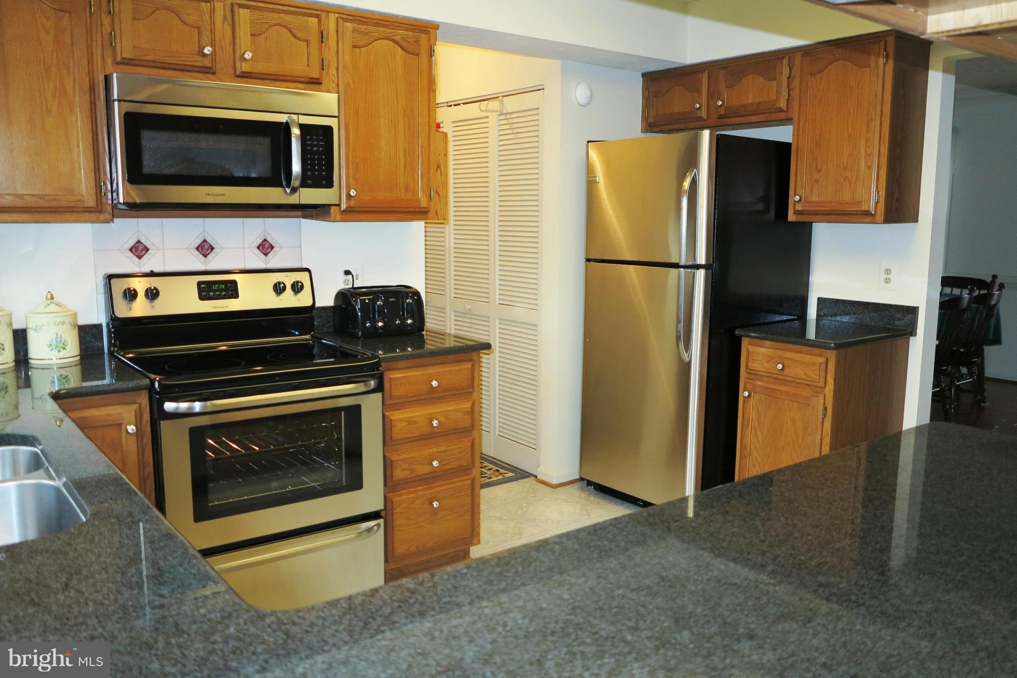 12711 Roark Court Reston, VA 20191 - Photo 8 of 30 Kitchen