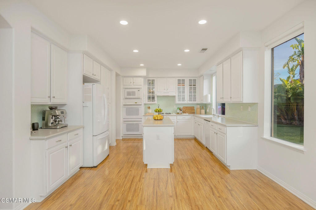 791 Eisenhower Way Simi Valley, CA 93065 - Photo 34 of 43