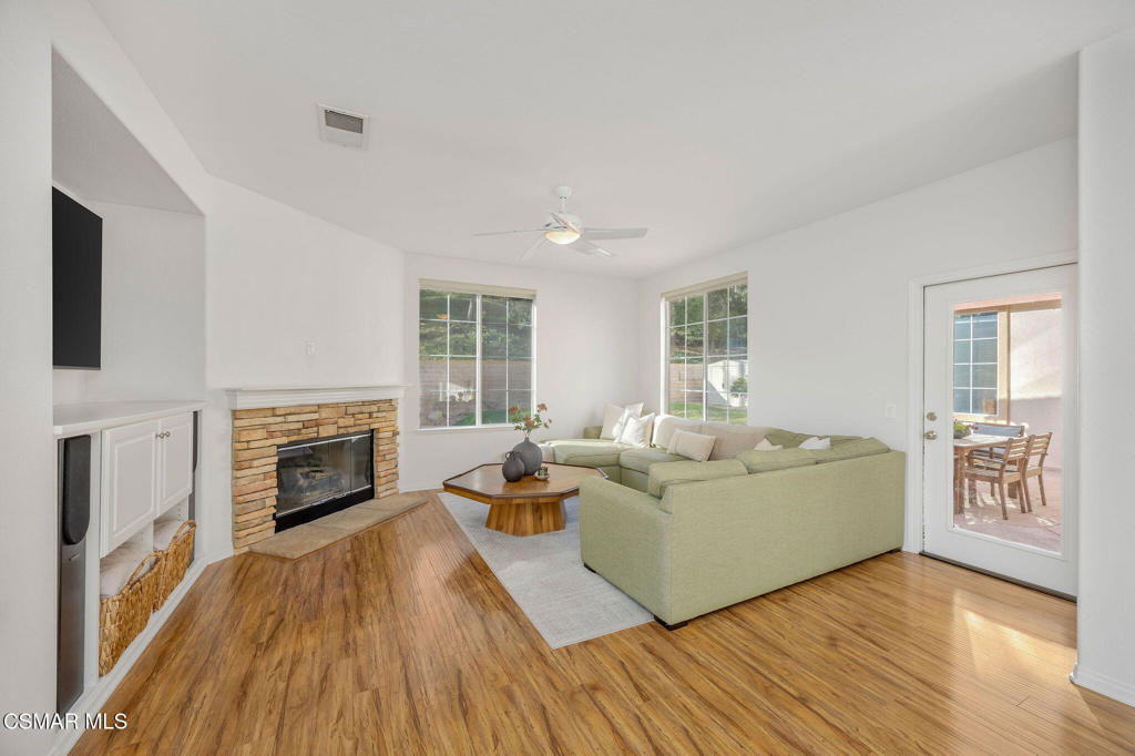 791 Eisenhower Way Simi Valley, CA 93065 - Photo 7 of 43