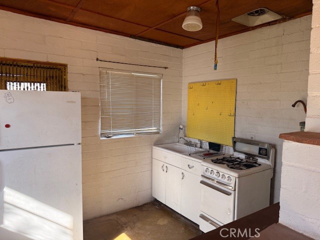 51136 Mecca Road Morongo Valley, CA 92256 - Photo 10 of 12 a kitchen with a stove and a refrigerator
