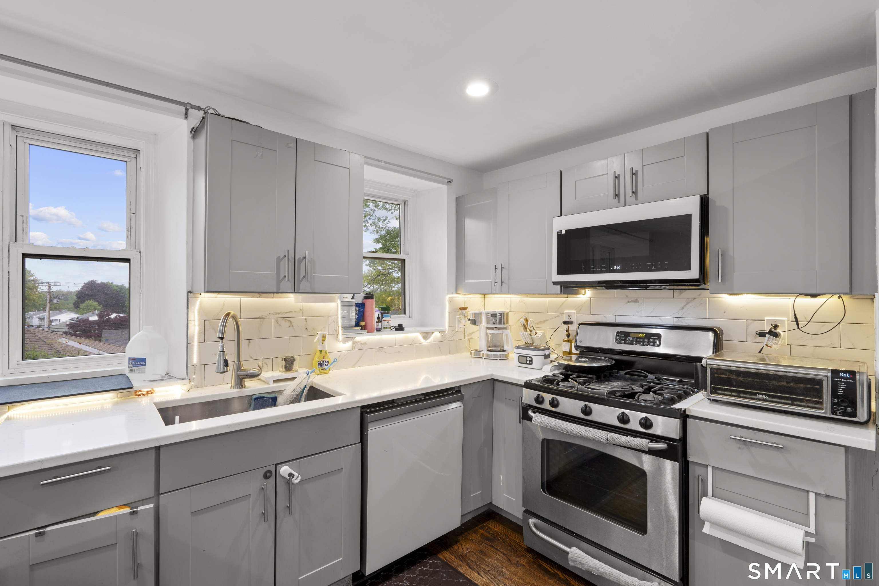 1183 Old Town Road Bridgeport, CT 06606 - Photo 12 of 28
