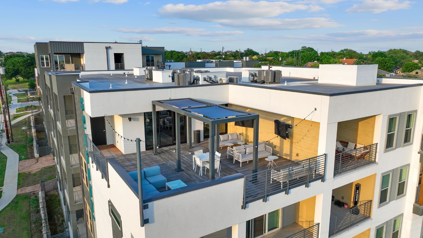 Welcome to Gravity ATX, where modern elevated living meets East Austin style and convenience.