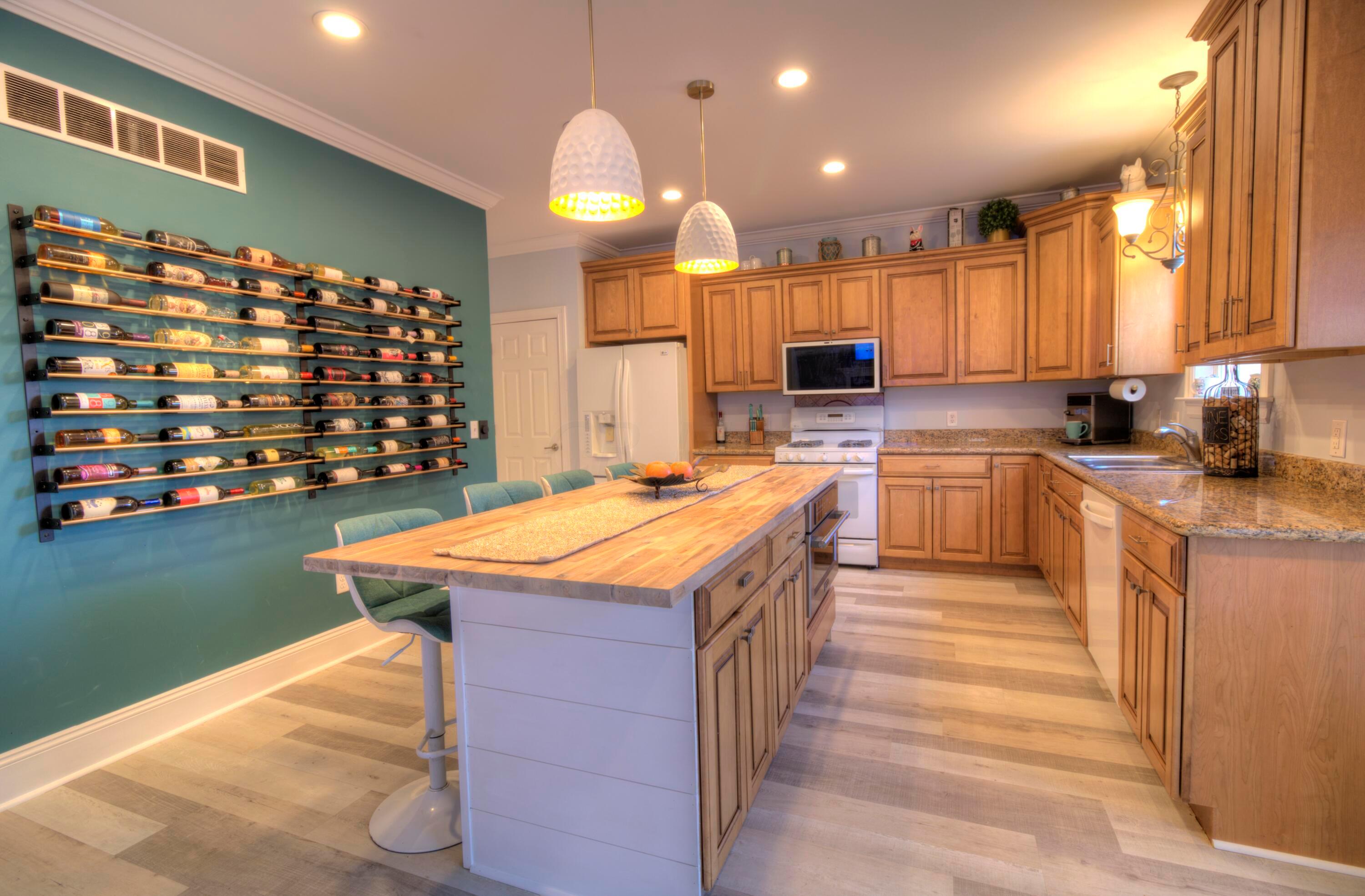 430 Ridgeland Drive Howard, OH 43028 - Photo 9 of 29 kitchen