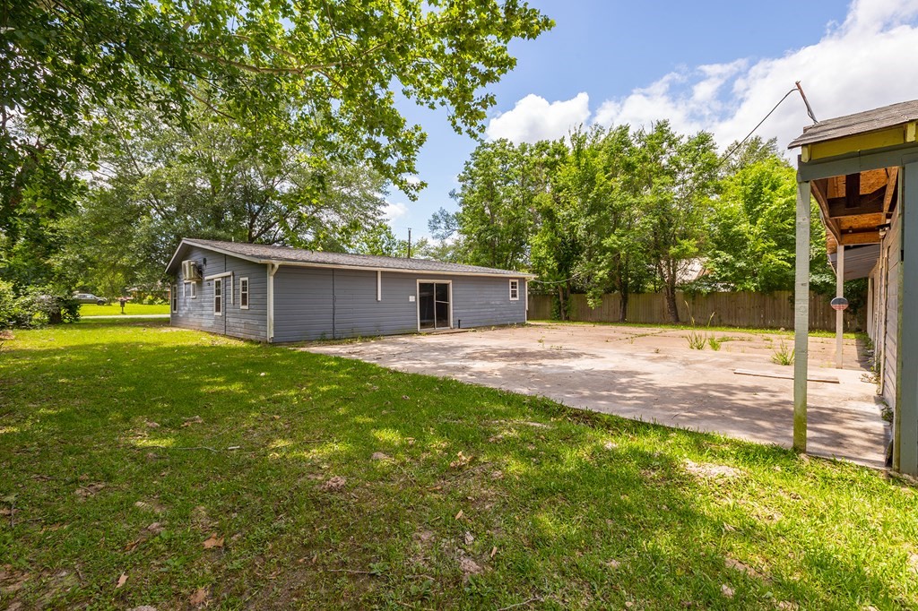 2915 Freeman Street Lufkin, TX 75901 - Photo 27 of 33 a front view of house with yard and green space
