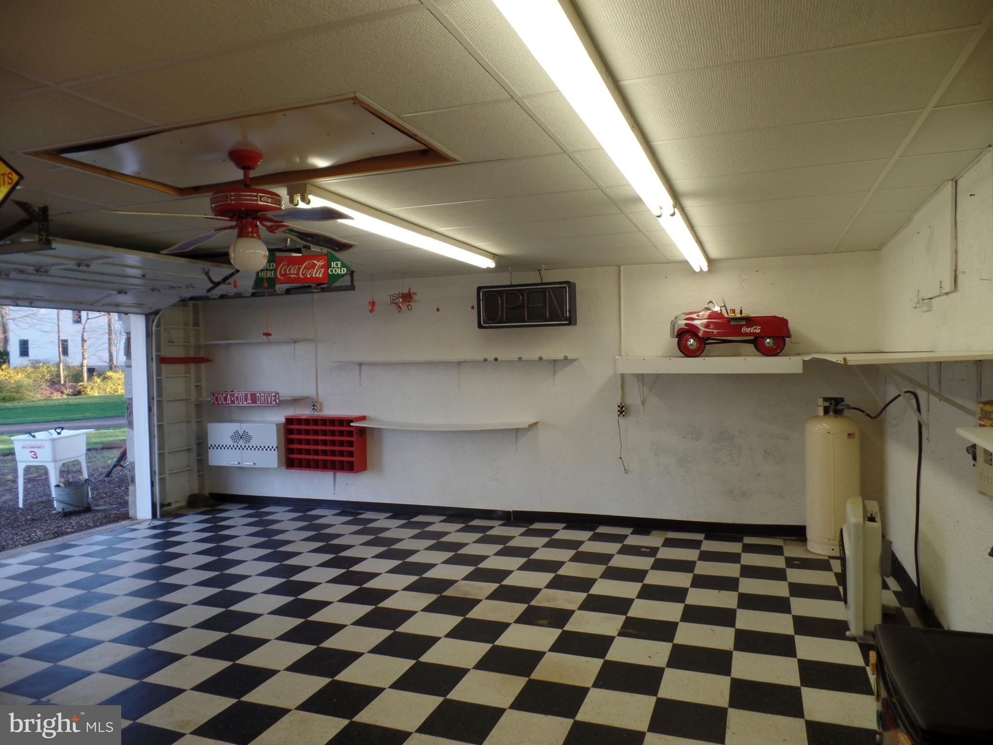 604 Beverly Road Southampton, PA 18966 - Photo 32 of 32 Inside Garage