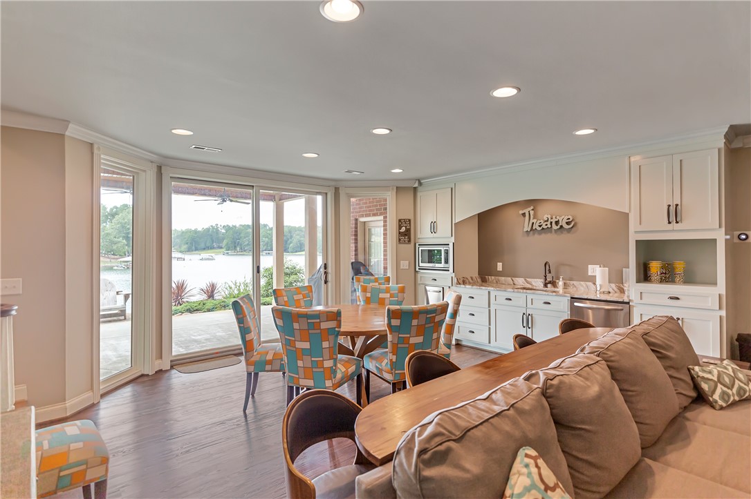 185 Summers Way Seneca, SC 29672 - Photo 25 of 50 Kitchenette with access to terrace