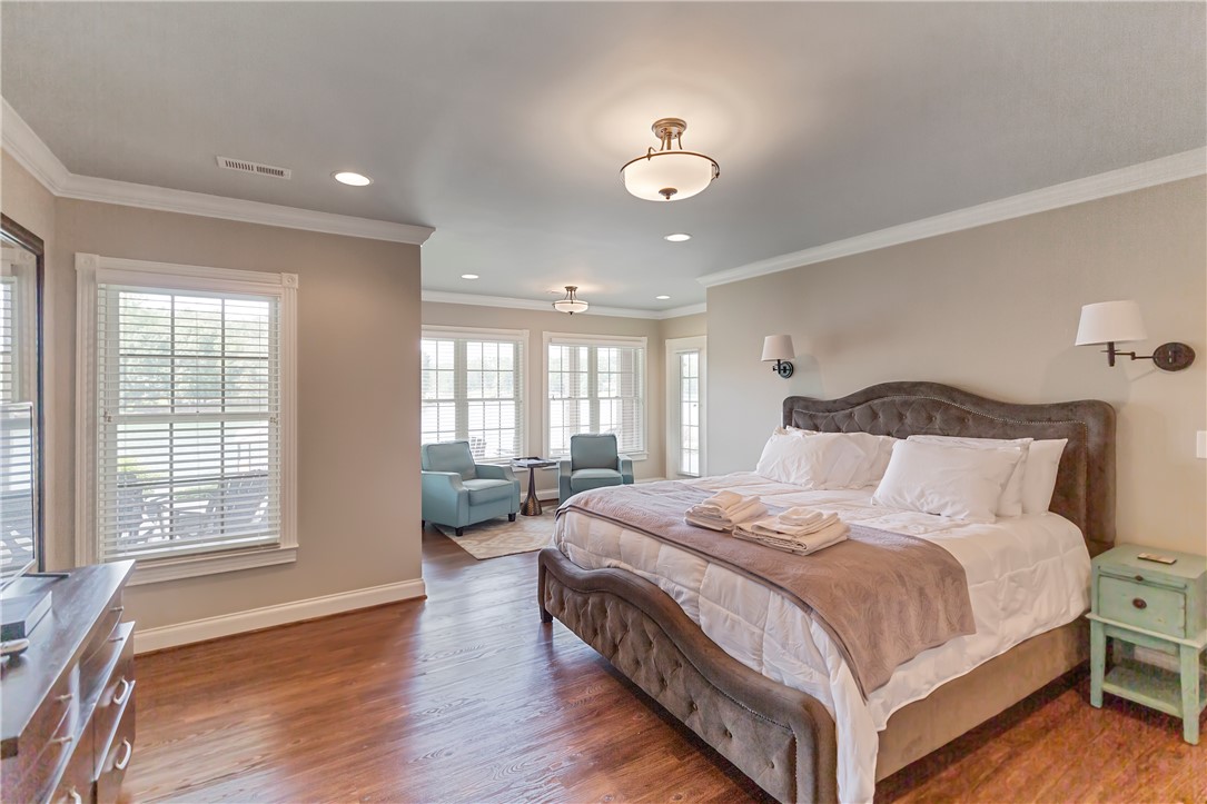 185 Summers Way Seneca, SC 29672 - Photo 29 of 50 Lower level, fully accessible suite