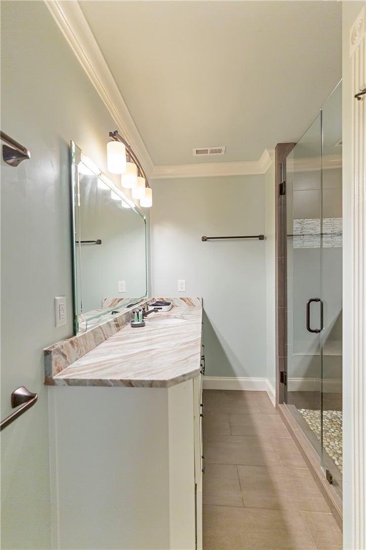 185 Summers Way Seneca, SC 29672 - Photo 44 of 50 Shared bathroom with 2 twin bedrooms