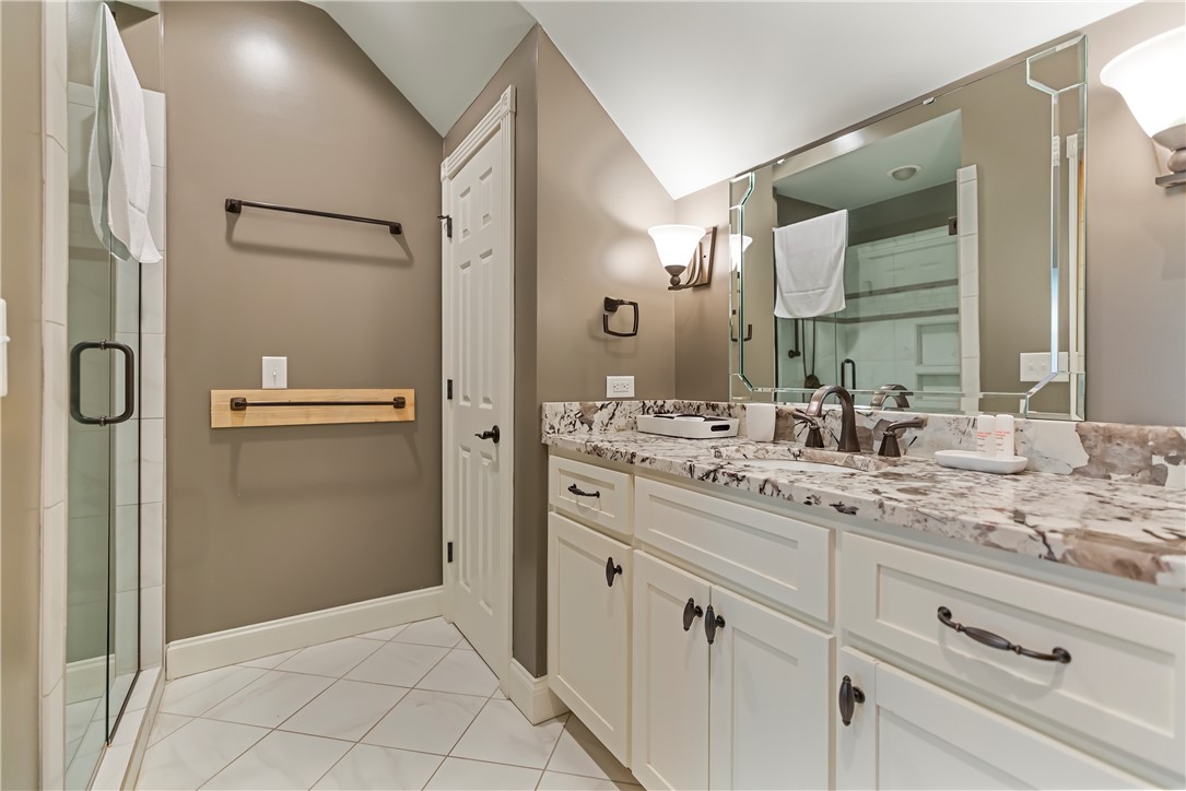 185 Summers Way Seneca, SC 29672 - Photo 47 of 50 3rd level bathroom